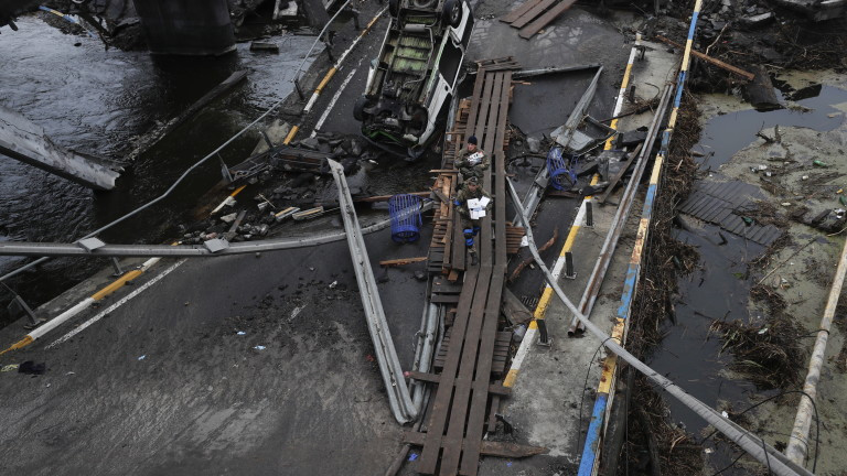 "Да работим, да помогнем на фронта, на Украйна". Какво заварват украинците, когато се завръщат?