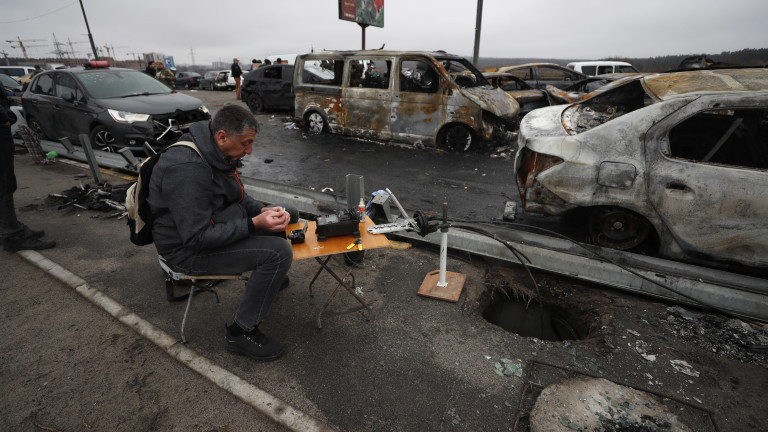 "Да работим, да помогнем на фронта, на Украйна". Какво заварват украинците, когато се завръщат?