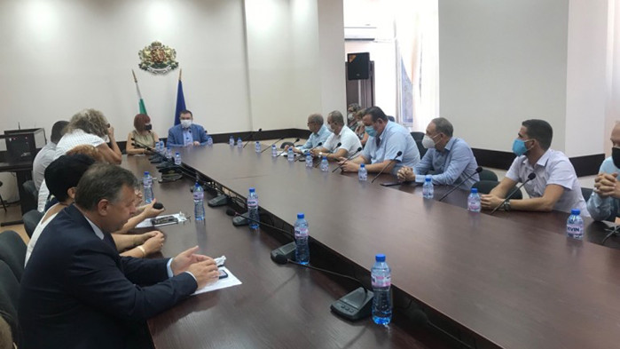 Ваксина срещу COVID-19 не се изпитвала върху хора у нас