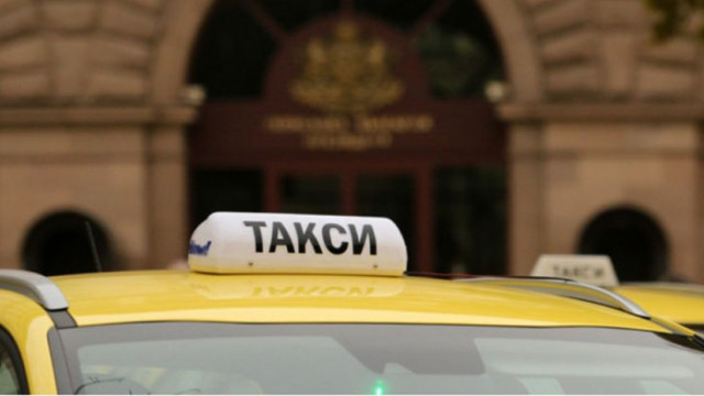 Шофьори на таксита в София с предупредителна акция в София