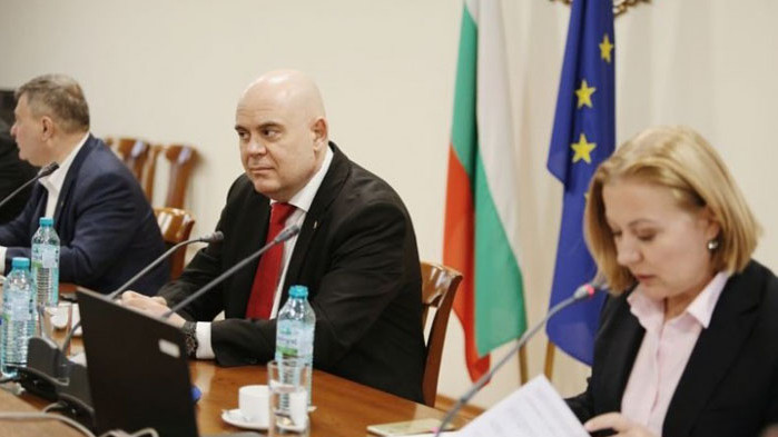 През последните няколко месеца, в условията на война, да се