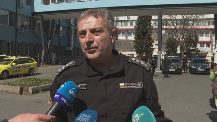 Адмирал Емил Ефтимов посети двамата пострадали военнослужещи в болницата Началникът