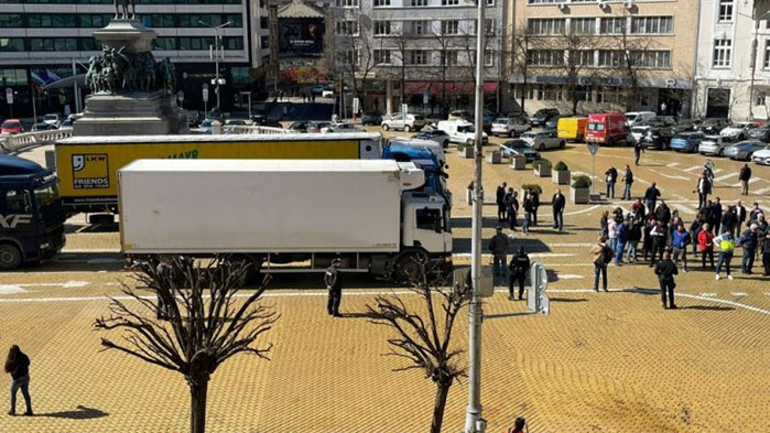 Коалиционно: ИТН напуснаха зала, ПП бламираха премиера, а вицепремиерът Караджов на протест (СНИМКИ)