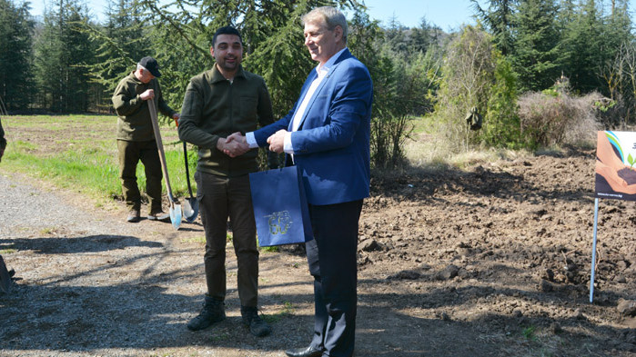 Юбилейно залесяване „60 дръвчета за 60 години ТУ-Варна“ в Седмицата на гората