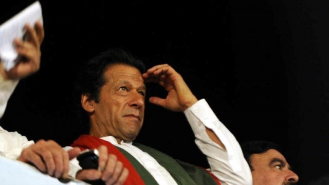 Парламентът на Пакистан свали от власт премиера Имран Хан съобщи АП