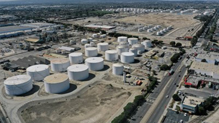 За година са поскъпнали с 50%, петролът - с 55%