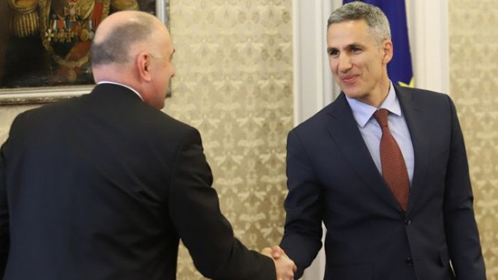 Гюров и ПП притеснени от Каримнаски, идвал от българския банков сектор