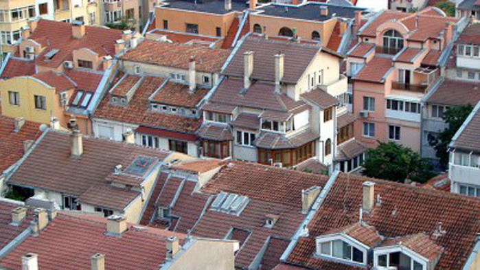 Собствениците на имоти във Варна вземат по два депозита от