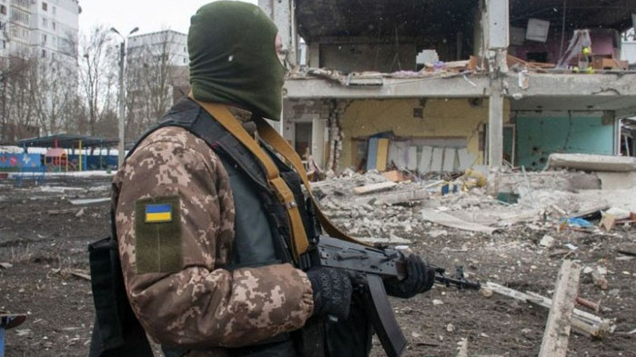 Войната в Украйна: Руската офанзива се засилва, Мариупол е почти разрушен