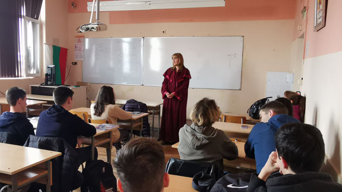 Прокурори от АП - Варна проведоха срещи с ученици от СУ "Свети Климент Охридски"