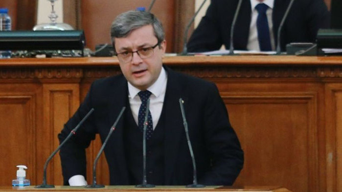 Очакваме, ако някой иска подкрепа, да я потърси публично. До