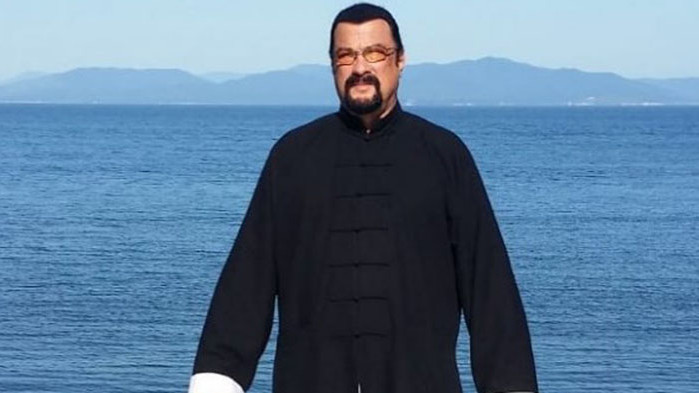 Вие сте моето семейство, заяви актьорът пред руски олигарси Стивън