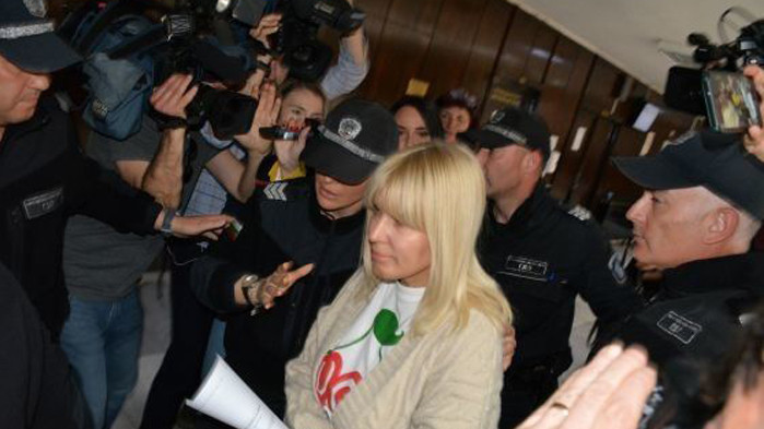 Елена Удря остава в ареста