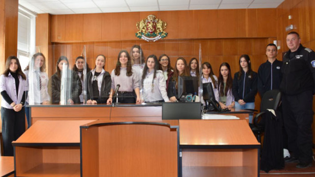 Ученици от СУ „Гео Милев“ гостуваха на Окръжен съд – Варна
