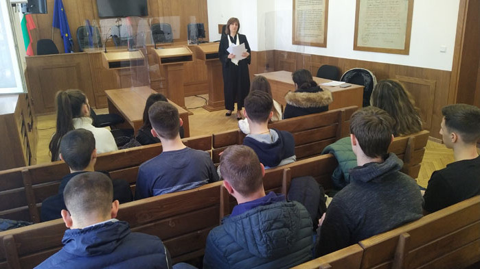 Ученици имаха час по Гражданско образование в Деня на отворените врати в Апелативен съд – Варна