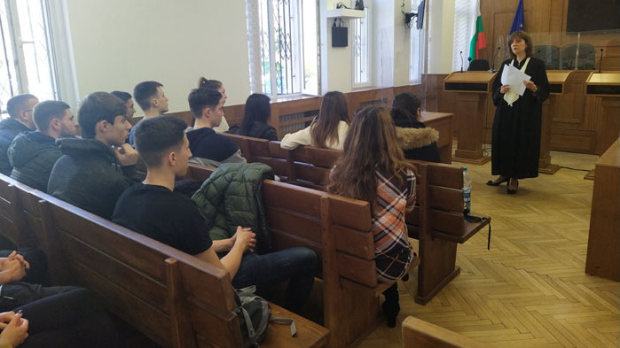 Ученици имаха час по Гражданско образование в Деня на отворените врати в Апелативен съд – Варна