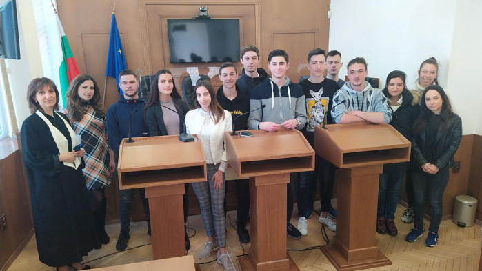 Ученици имаха час по Гражданско образование в Деня на отворените врати в Апелативен съд – Варна