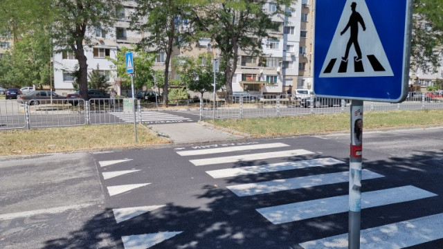 Майка с дете беше пометена от шофьор на пешеходна пътека в София