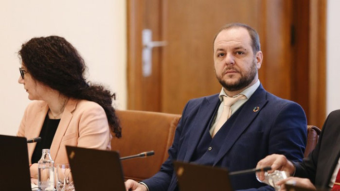Сандов започна да вижда разклатена коалиция, Нинова била жертва на дезинформация