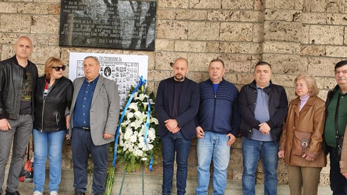 СДС почете паметта на загиналите преди 97 години при атентата в църквата „Света Неделя”