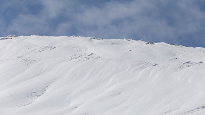 Лавина е паднала в събота до хижа Вихрен в Пирин.
