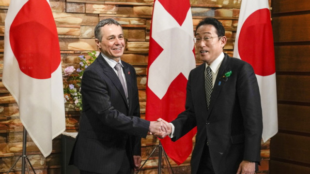 Японският премиер Фумио Кишида и швейцарският президент Игнацио Касис се