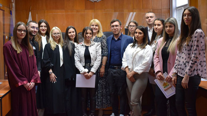 10 г. ефективна присъда за опит за убийство постановиха студенти от ВСУ в симулиран съдебен процес