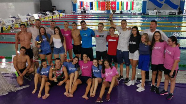 Варненският клуб по плувни спортове "Астери" с хеттрик и нов национален рекорд