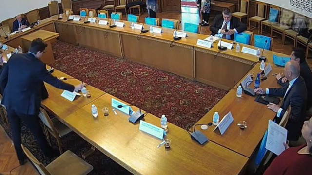 Любомир Каримански и Венко Сабрутев си мерят постовете в бюджетна комисия