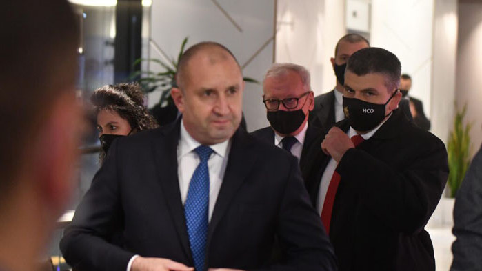 Румен Радев и Надежда Йорданова подписаха за закриването на спецправосъдието
