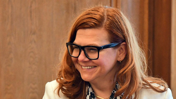 С 4 гласа за и 1 против Соня Момчилова беше