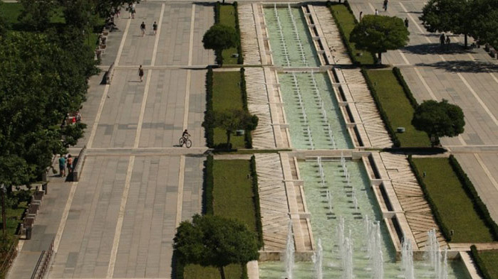 От днес започва поетапното пускане на градските фонтани в София.