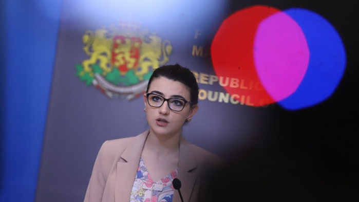 От Фейсбук профила на адвокат Стоян Мадин Лена Бориславова пише,