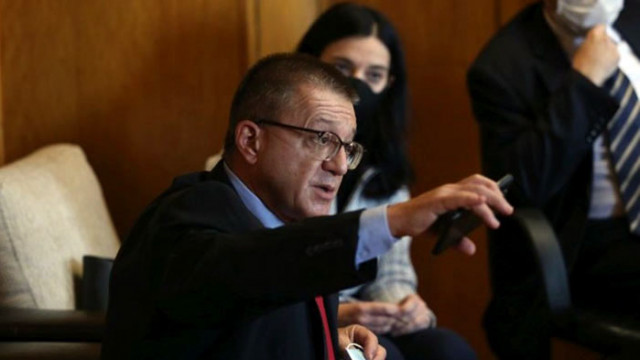 Бившият министър призова депутатите от ПП да не мишкуват Една