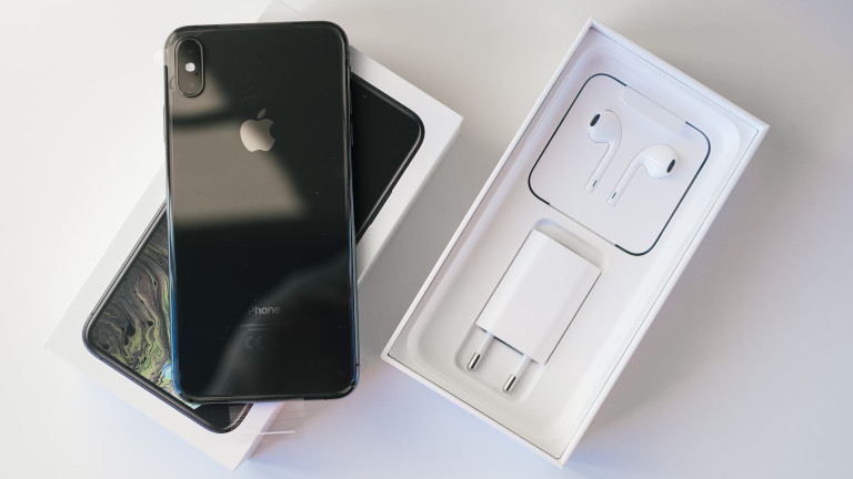Осъдиха Apple, заради липсата на зарядно в комплекта на iPhone