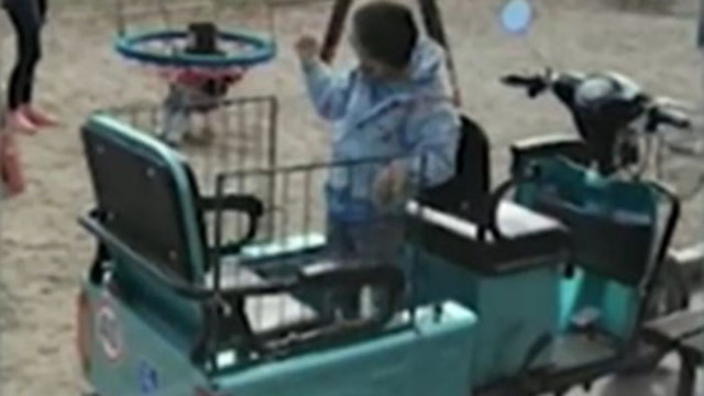 Намери се открадната триколка на дете с увреждане във Видин