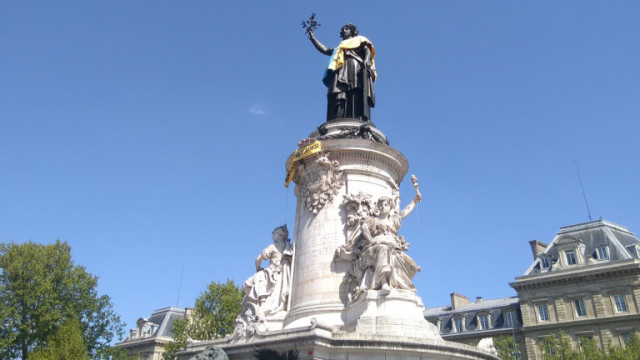 Площадът на Републиката в Париж също стана символ на солидарността
