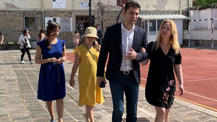 Премиерски туризъм: Петкови се отбиха през Пловдив на път за Царево