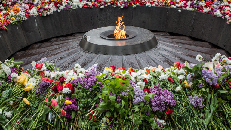 Традиционно факелно шествие, посветена на 107-та годишнина от арменския геноцид