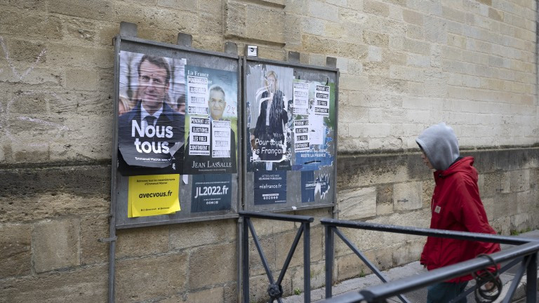 Спокойно протича изборният ден в Париж. За да гласува, гласоподавателят