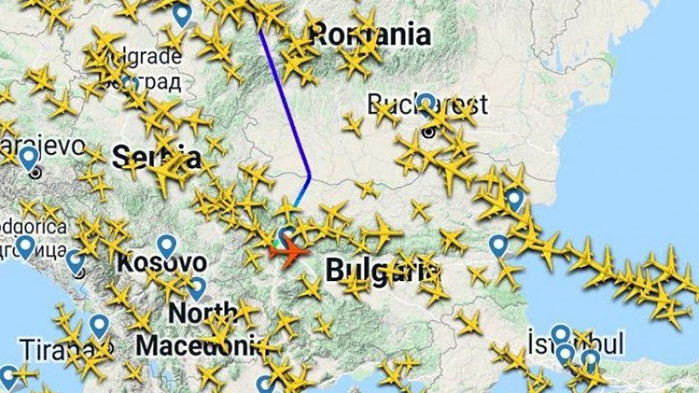 Товарен украински самолет кацна на Летище София