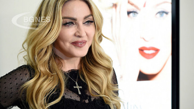 Американската поп певица Мадона показа видео с предизвикателно еротичен танц