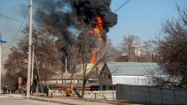 Пожар е избухнал на територията на петролна база в Брянск