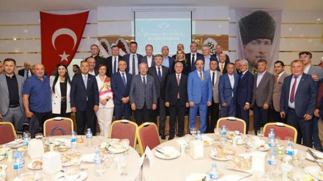 Председателят на Движението за права и свободи Мустафа Карадайъ призова