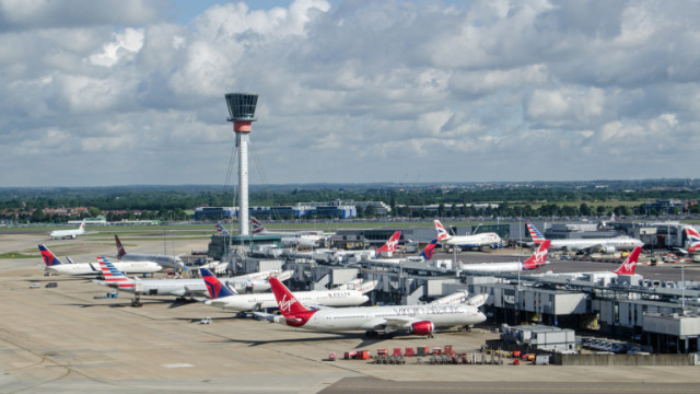 Лондонското летище Хийтроу Heathrow повиши прогнозата си за броя на