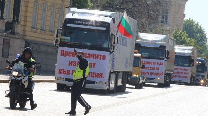 Превозвачите излязоха на протест, блокади има в столицата и други градове (СНИМКИ)