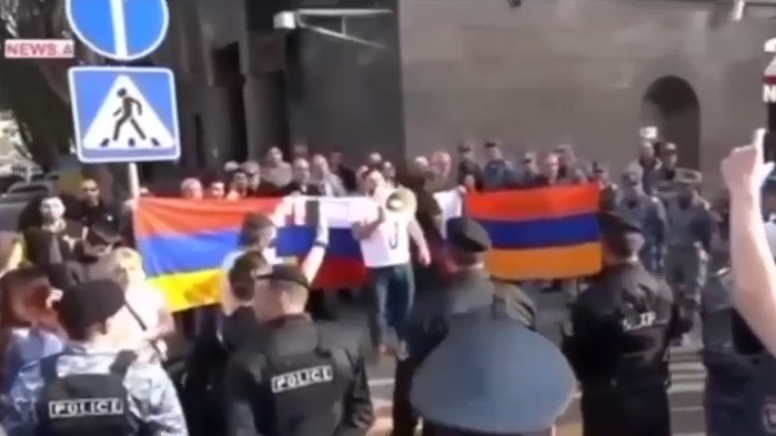 В Армения протестиращи недоволстват от нацистки набези на украинските бежанци