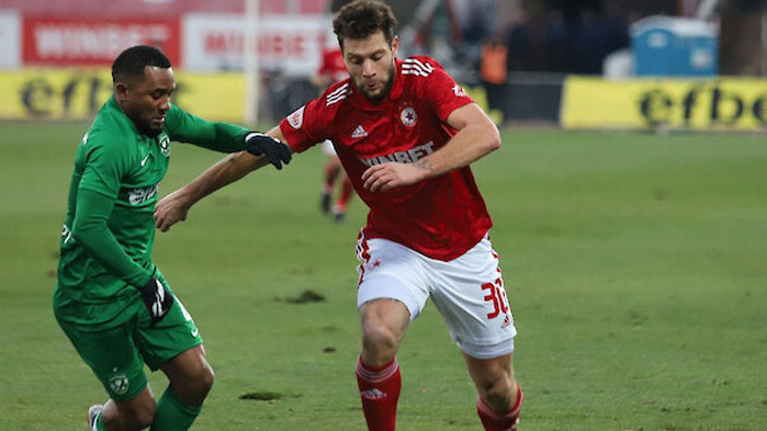 Два мача от първата шестица на плейофната фаза на Първа