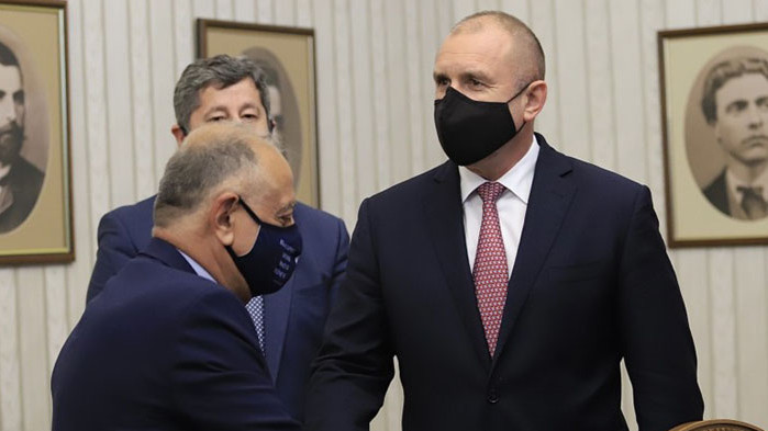 Атанасов: Радев да не се бърка, да си стои в президентството и да си президентства