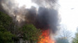 Голям пожар гори в двора на Първа езикова гимназия във Варна (ВИДЕО)